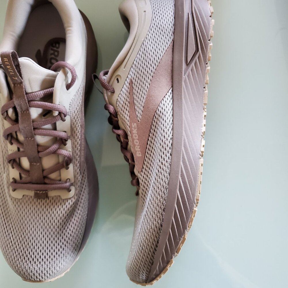 Running Sneaker - Picture 3 of 4